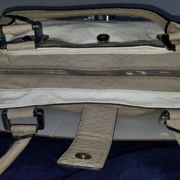 VINTAGE Guess Bag Vegan Leather Purse Shoulder Handbag Satchel WOMEN'S WOMAN'S - Picture 5 of 10